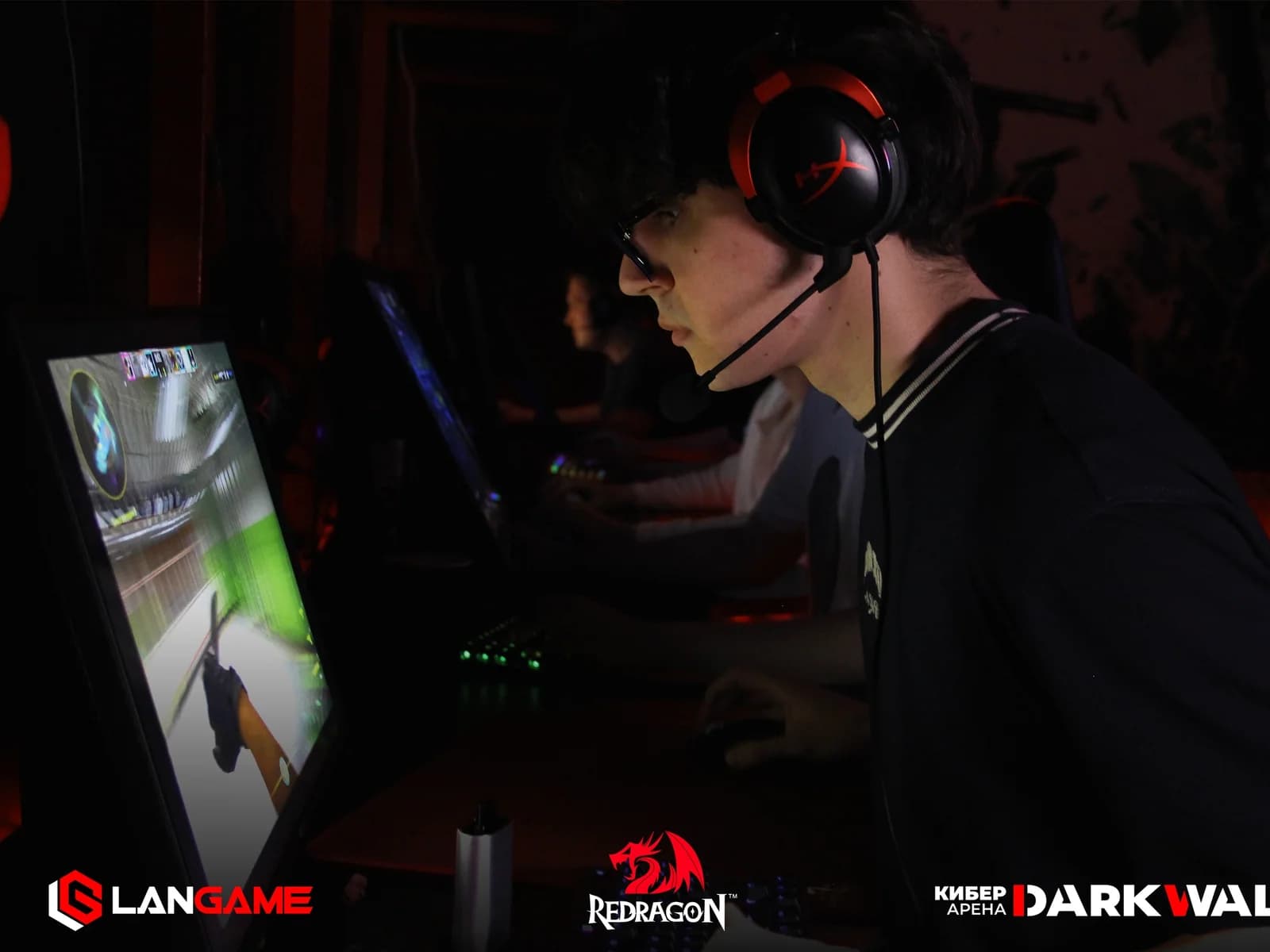 Участник Night Mix играет CS2 в DARKWALL Большевиков