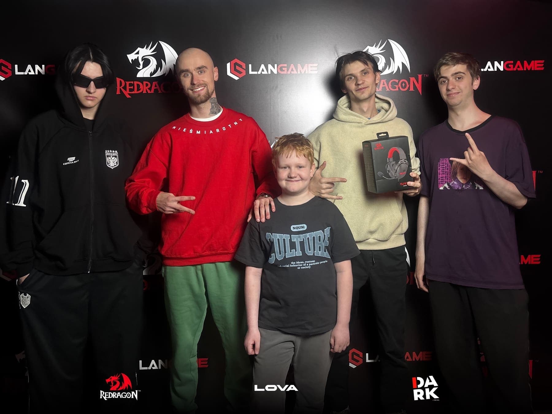 MVP турнира k1llenzore с игровыми наушниками Redragon Aurora