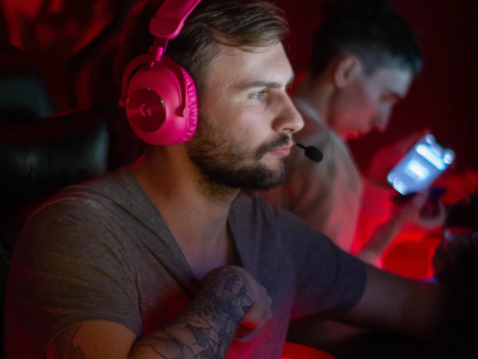 Участник Night Mix играет CS2 в DARKWALL Большевиков
